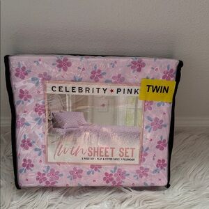 Celebrity Pink Twin Sheet Set brand new